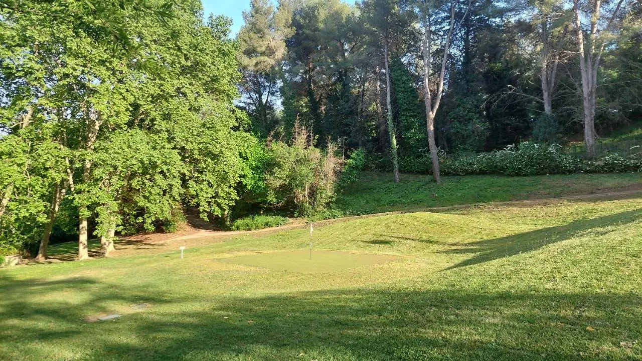 Charmant Appartement Residentiel Avec Terrasse, Jardin Privatif Et Piscine A Cannes 0*,