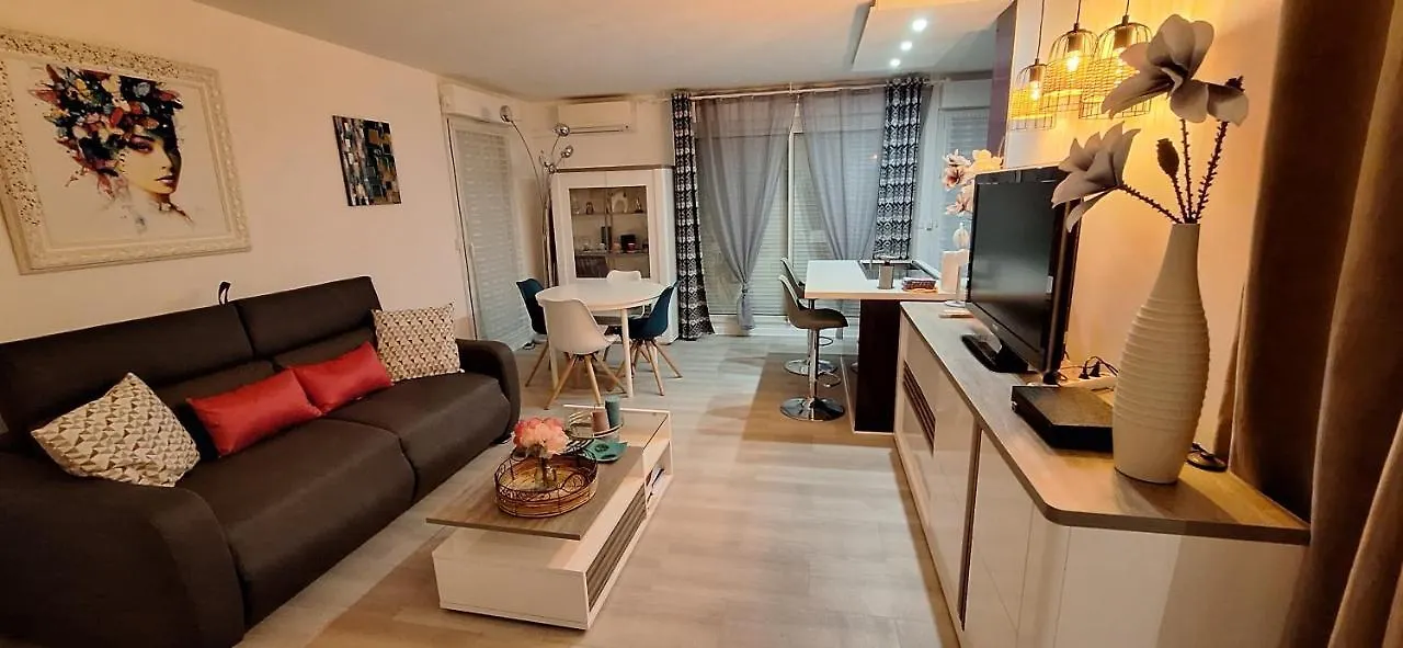 Charmant Appartement Residentiel Avec Terrasse, Jardin Privatif Et Piscine A Cannes 0*,